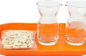 Bài học rót hạt với bình trong không có tay cầm