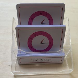 Hộp thẻ giờ (Thẻ 3 phần) - giờ đúng, giờ rưỡi, 15 phút hơn, 15 phút kém, Tiếng Việt (4 bộ) - Combo